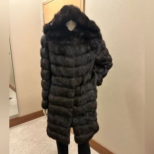 37" TIP-DYED SABLE DOUBLE FUR HOOD, STRAIGHT SLEEVE, HORIZONTAL. (REAL FUR)